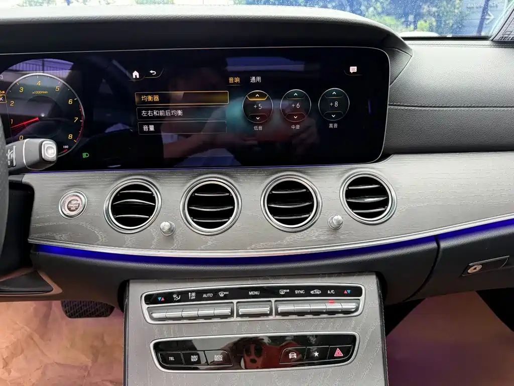Mercedes-Benz E-Class — миниатюра 9