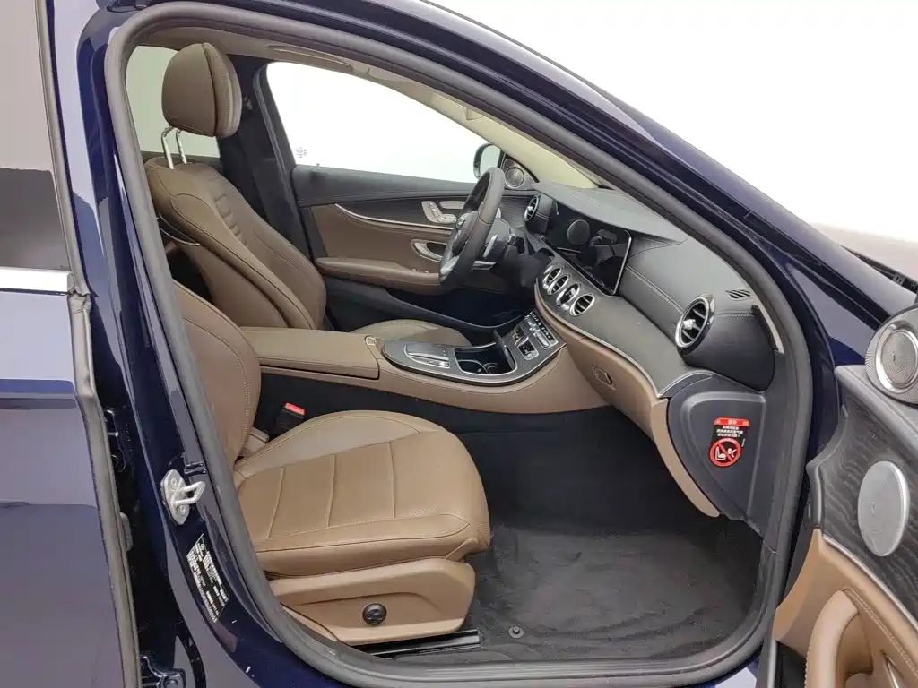 Mercedes-Benz E-Class — миниатюра 23