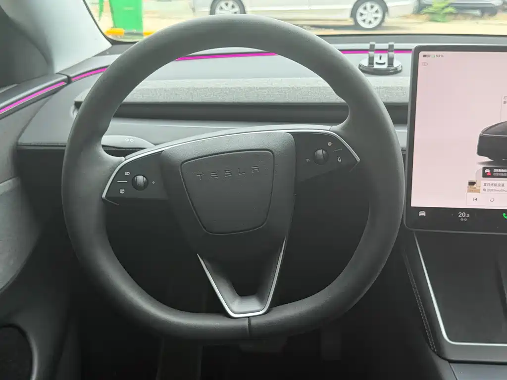 Tesla Model Y — миниатюра 7