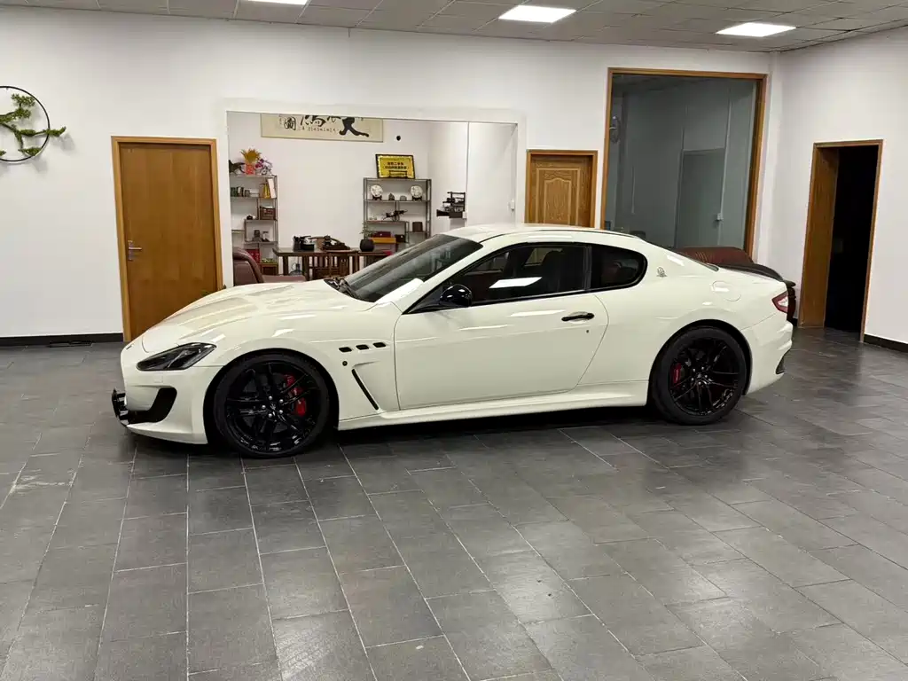 Maserati GranTurismo 2012 4.7L MC Stradale