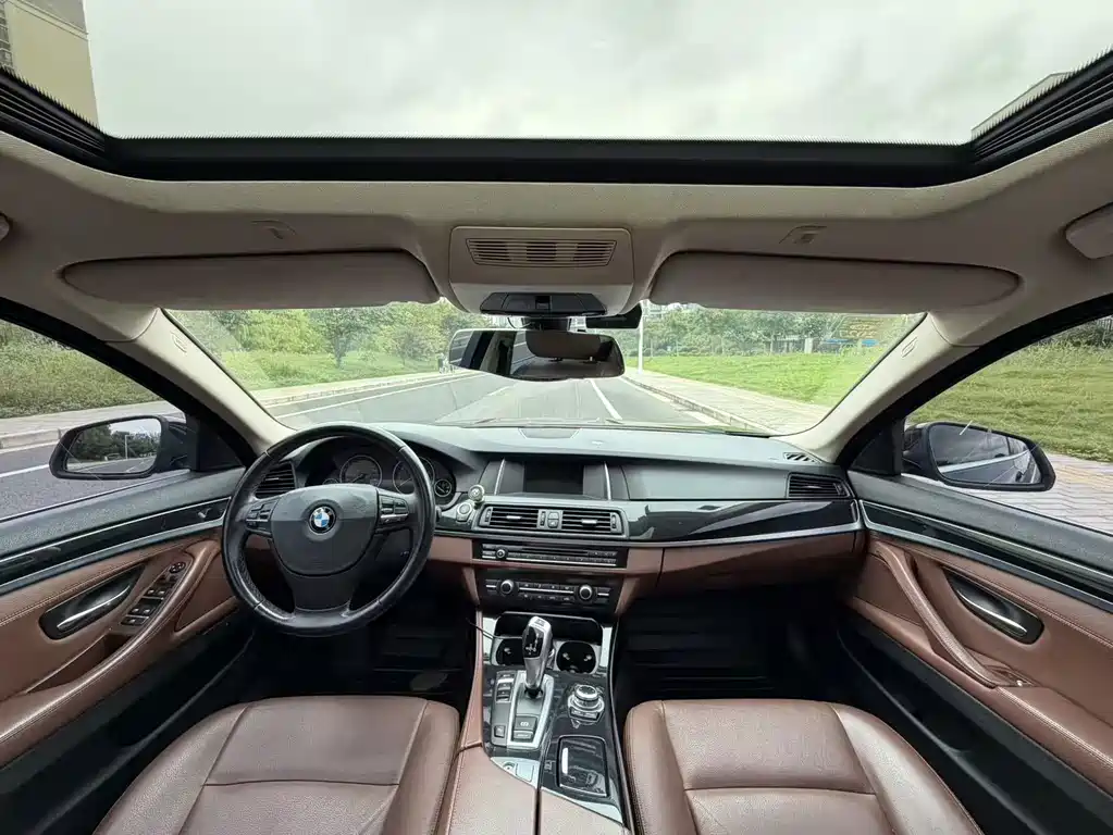 BMW 5 Series — миниатюра 14