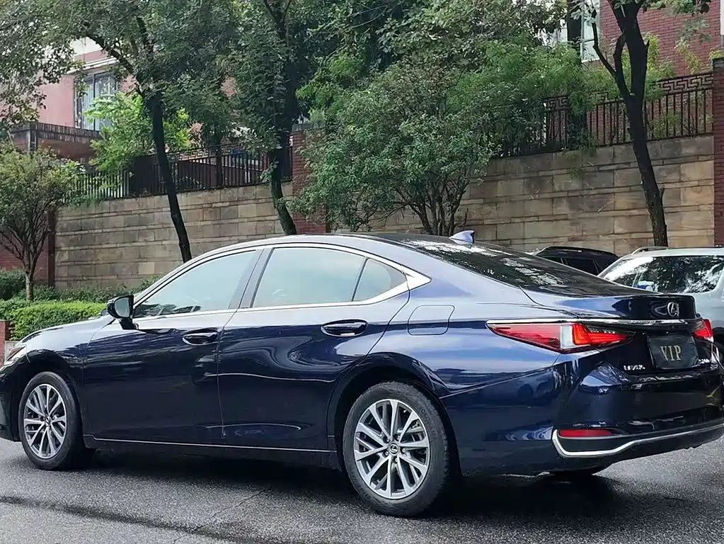 Lexus ES — миниатюра 14