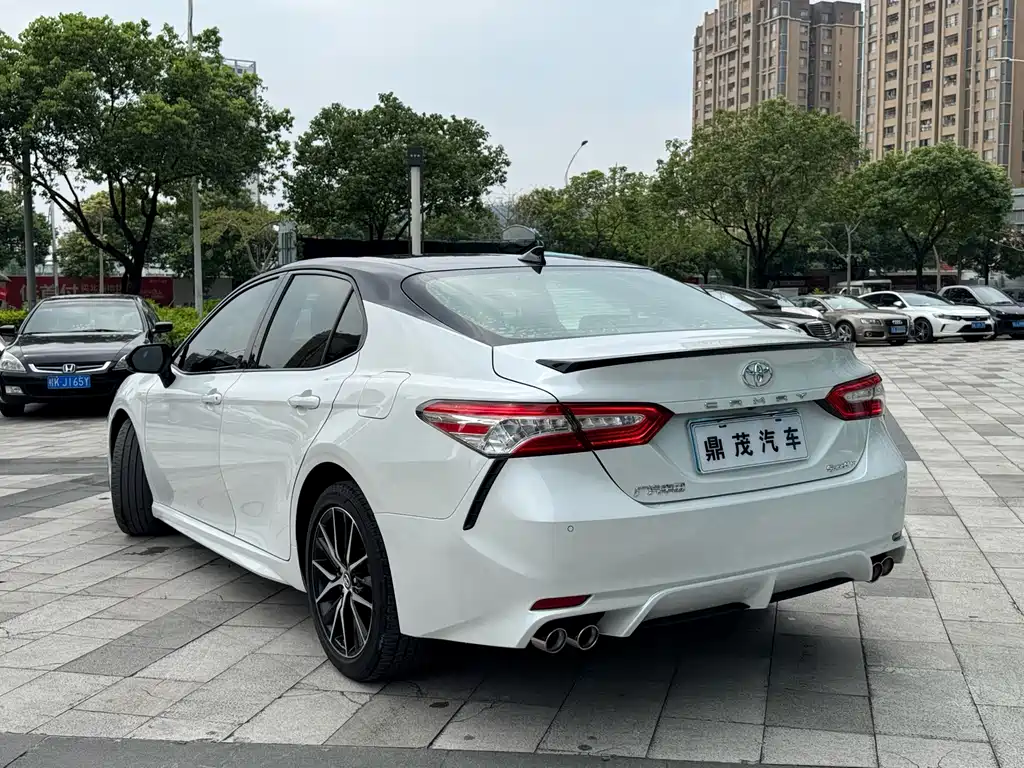 Toyota Camry — миниатюра 6