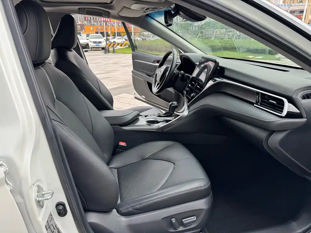 Toyota Camry — миниатюра 12