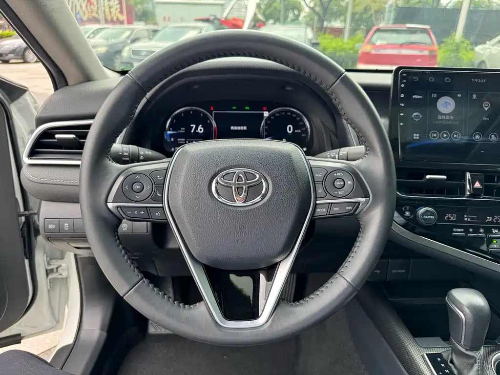 Toyota Camry — миниатюра 19