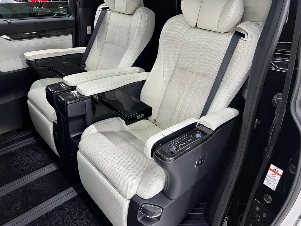 Lexus LM — миниатюра 12