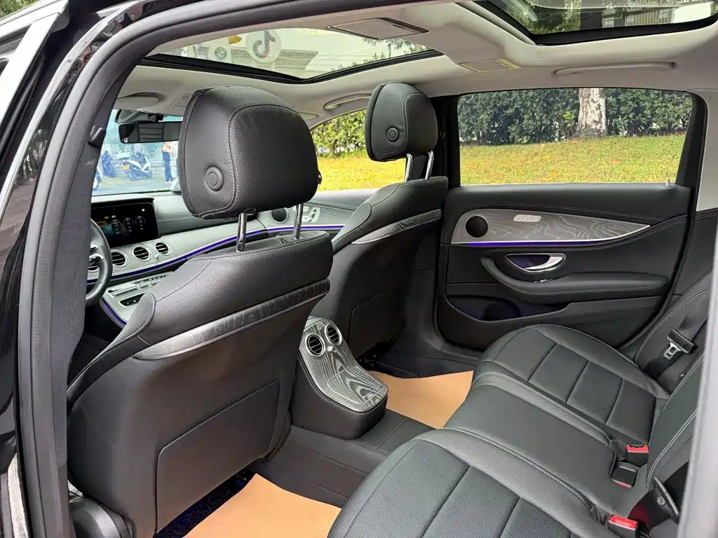 Mercedes-Benz E-Class — миниатюра 11