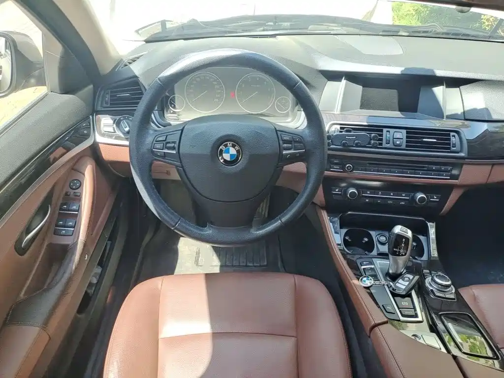 BMW 5 Series — миниатюра 3