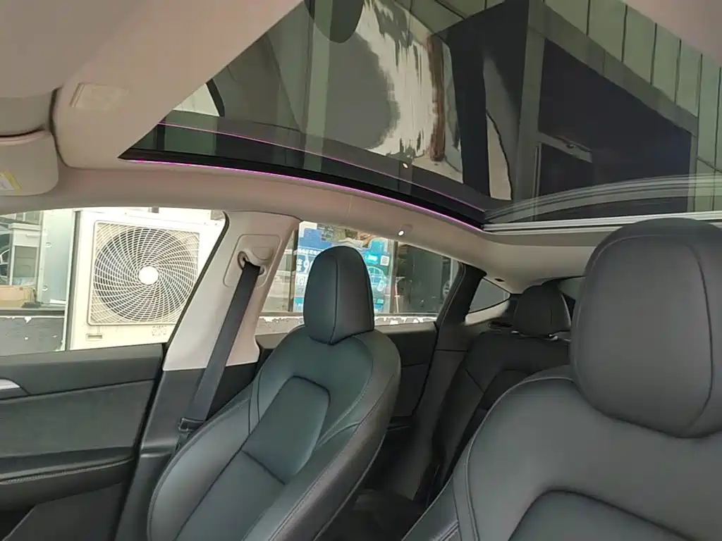 Tesla Model Y — миниатюра 18