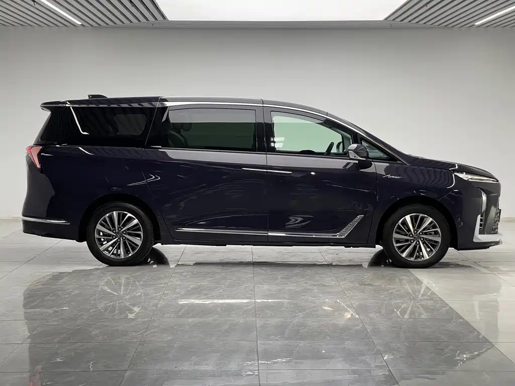 Buick GL8 Hybrid — миниатюра 8
