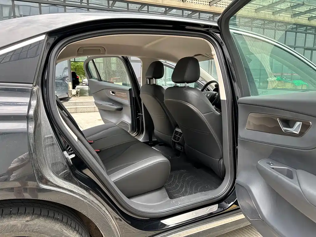 Hongqi Hongqi E-QM5 — миниатюра 13