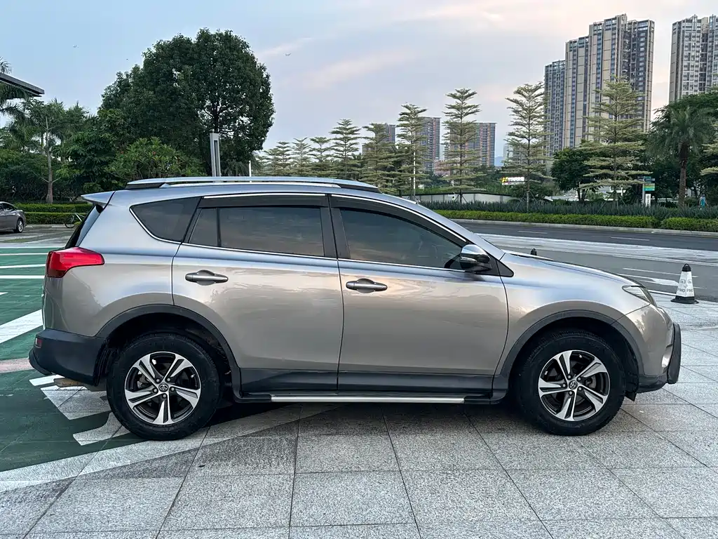 Toyota RAV4 — миниатюра 26