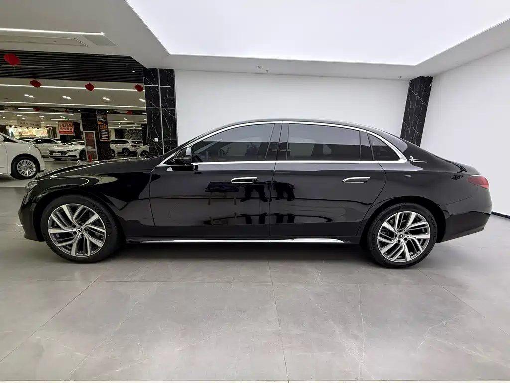 Mercedes-Benz E-Class — миниатюра 5
