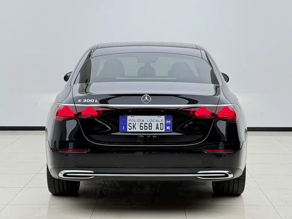 Mercedes-Benz E-Class — миниатюра 8