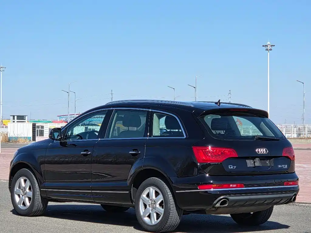 Audi Q7 — миниатюра 12