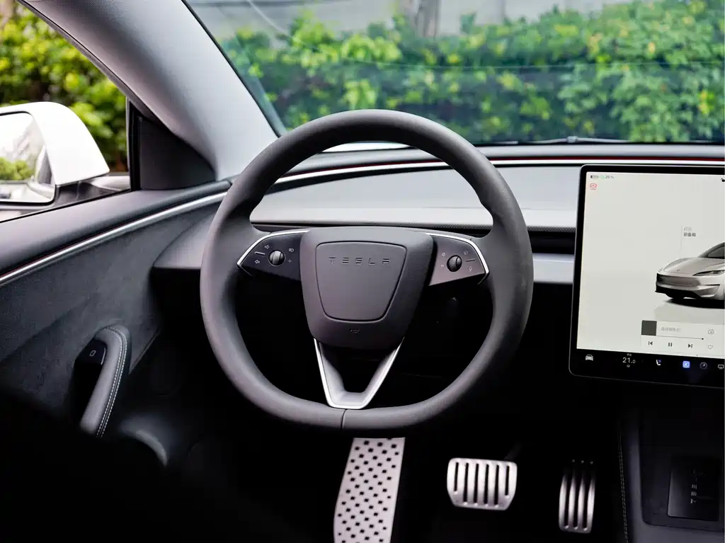 Tesla Model 3 — миниатюра 14