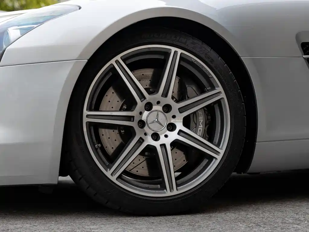 Mercedes-Benz SLS AMG — миниатюра 8