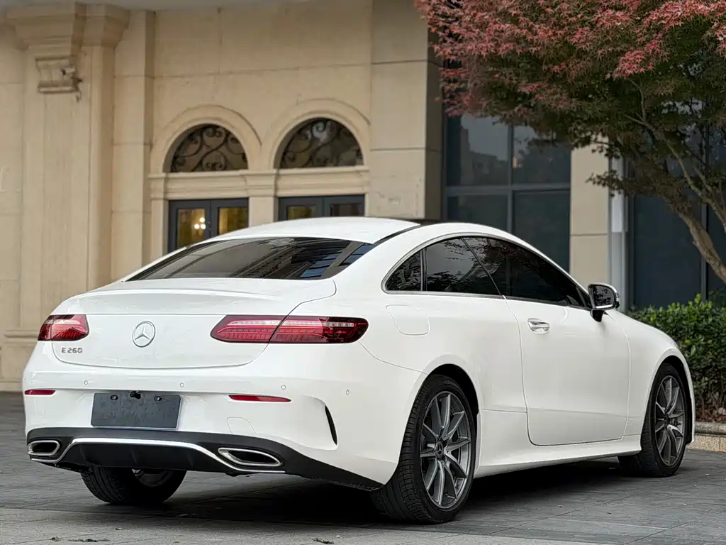 MERCEDES-BENZ E CLASS