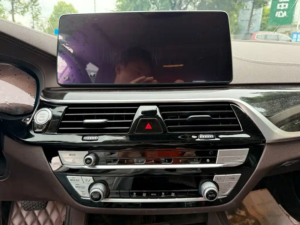 BMW 5 Series — миниатюра 10