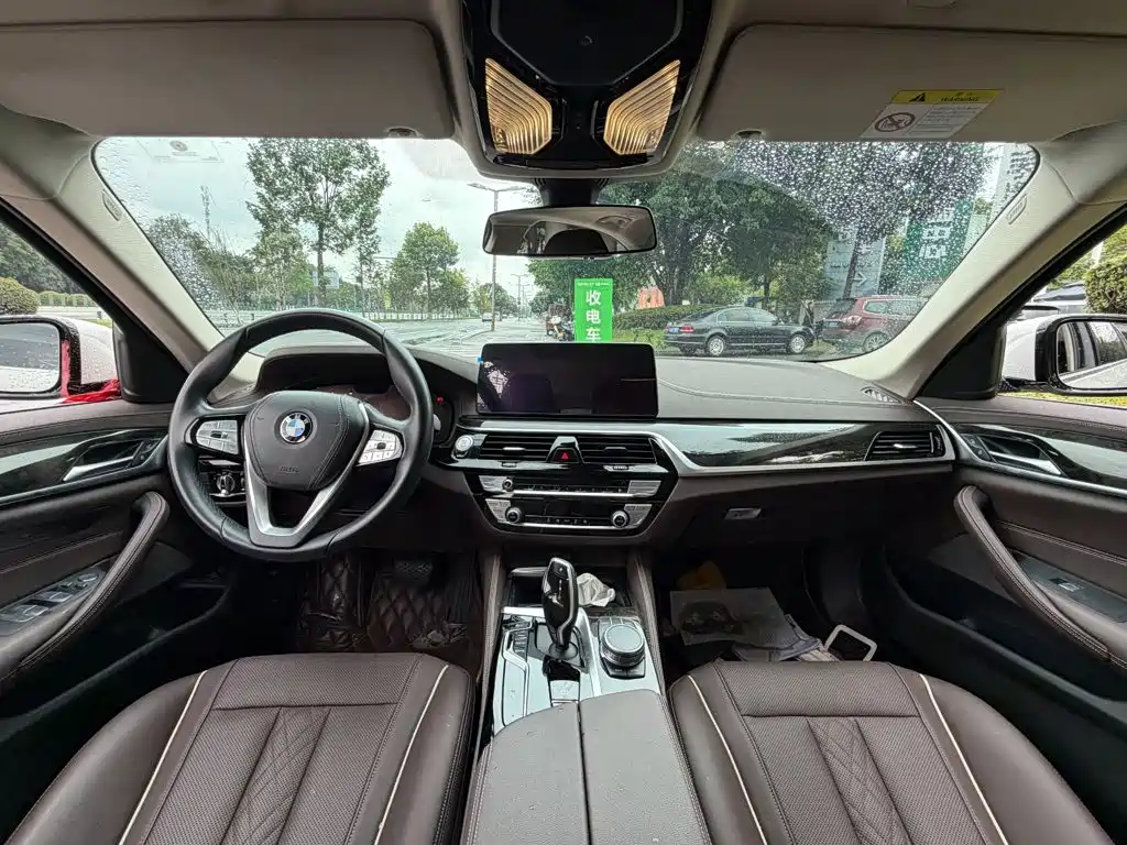 BMW 5 Series — миниатюра 13
