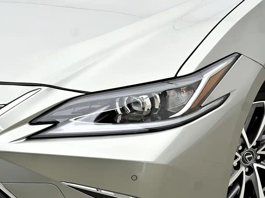 Lexus ES 2022 300h