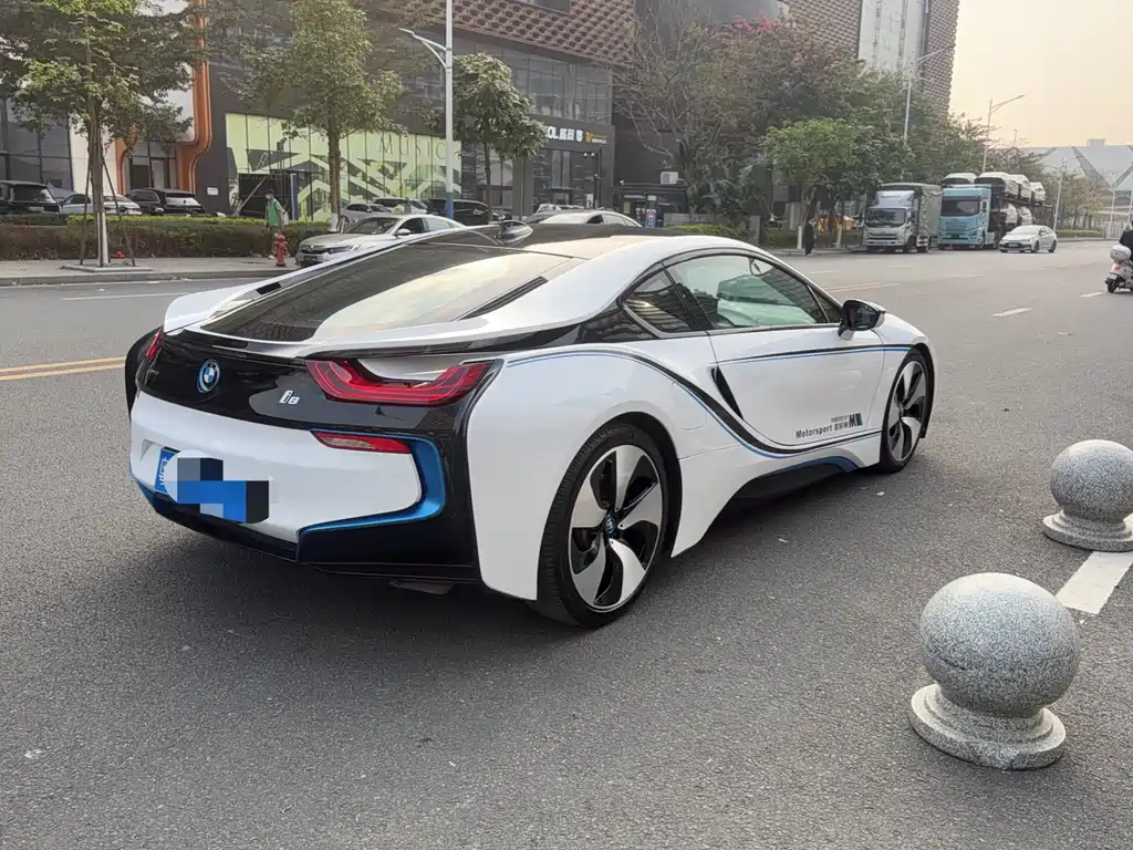 BMW I8
