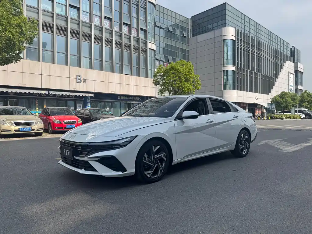 Hyundai Elantra 2025