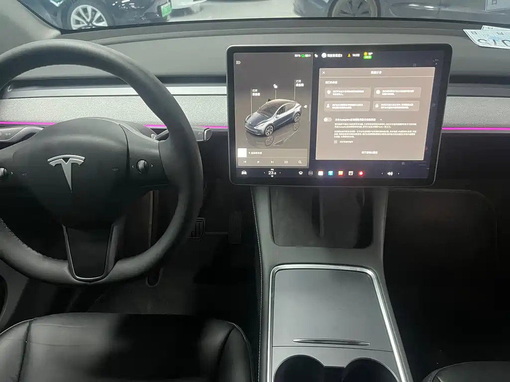 TESLA MODEL Y