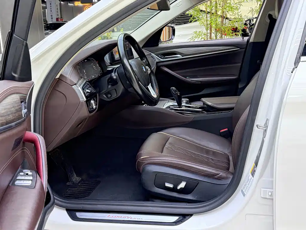 BMW 5 Series New Energy — миниатюра 4