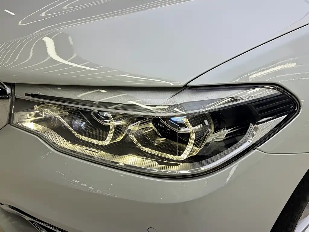 BMW 5 Series New Energy — миниатюра 11