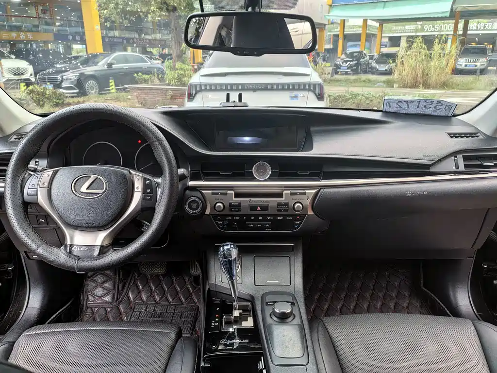Lexus ES — миниатюра 7
