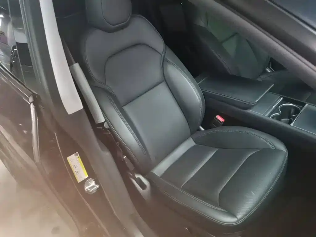 Tesla Model Y — миниатюра 25