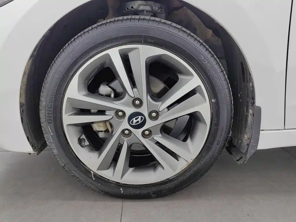Hyundai Elantra — миниатюра 17