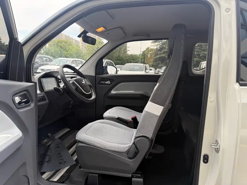 Wuling MINIEV — миниатюра 4