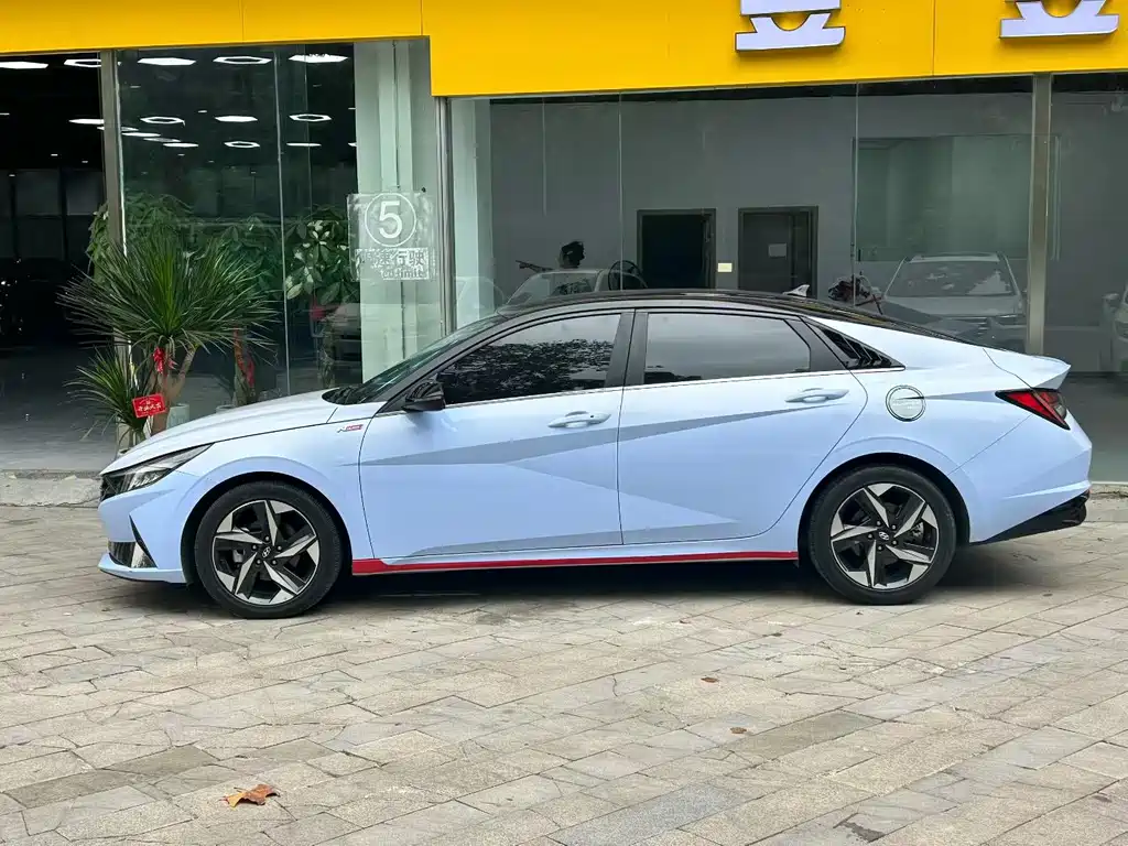 Hyundai Elantra — миниатюра 9