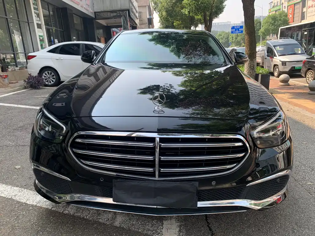 Mercedes-Benz E-Class — миниатюра 2