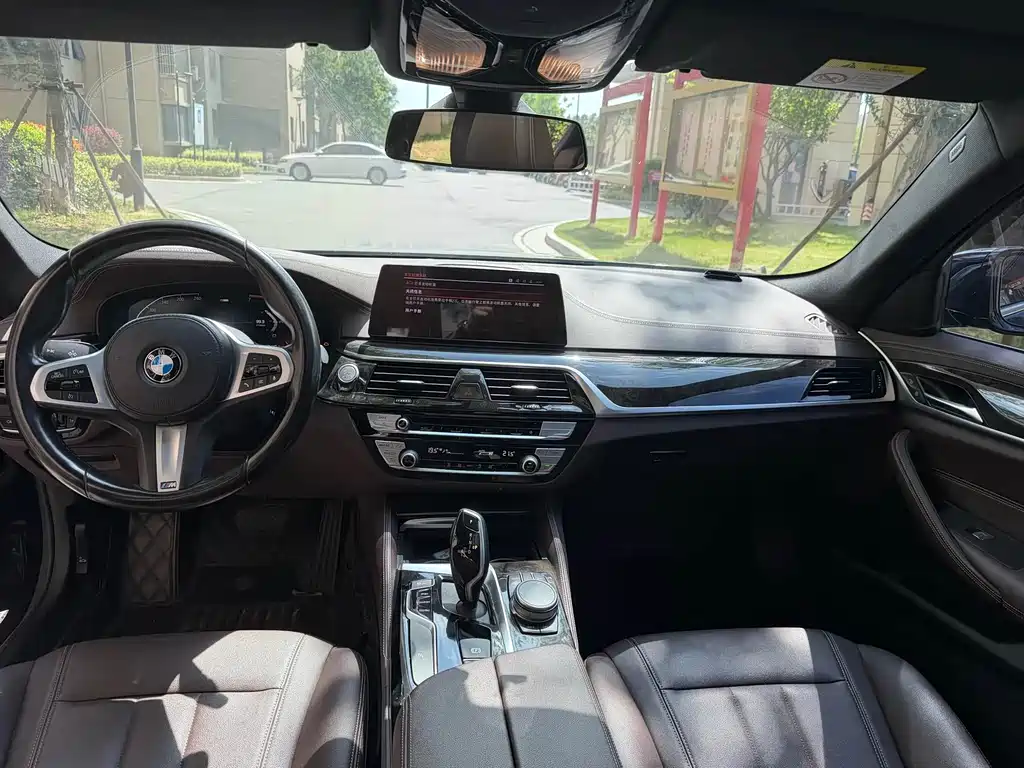 BMW 5 Series — миниатюра 7