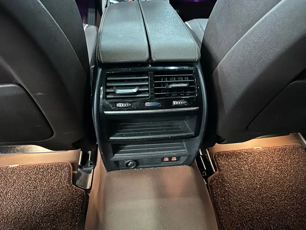 BMW 5 Series New Energy — миниатюра 10