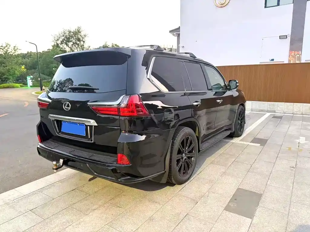 Lexus LX — миниатюра 7