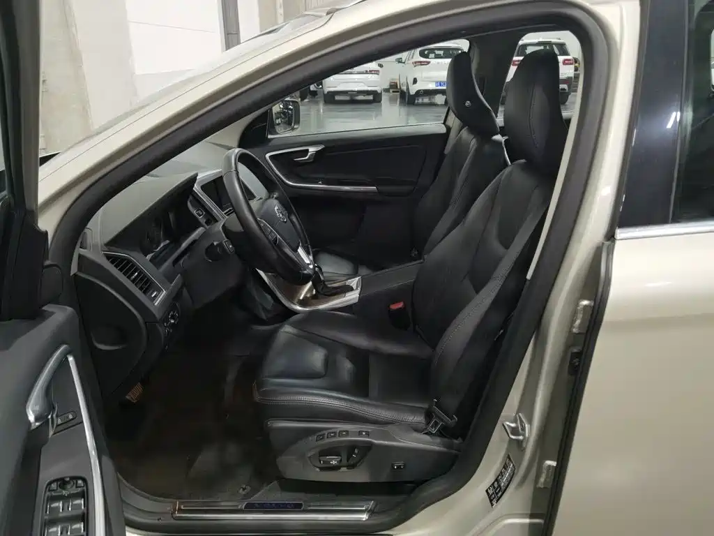 Volvo XC60 — миниатюра 10