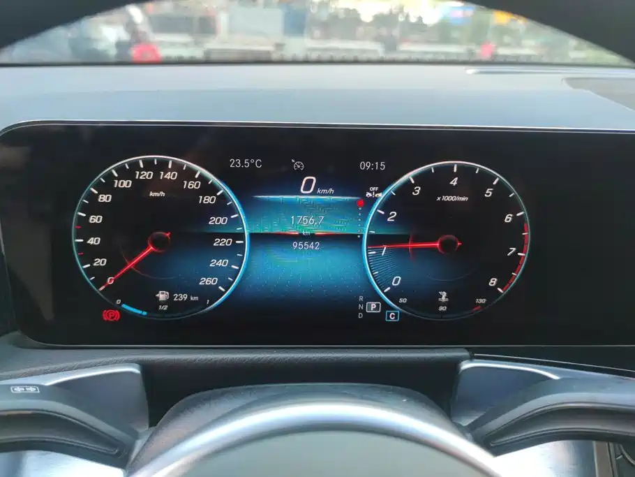 Mercedes-Benz GLB — миниатюра 14
