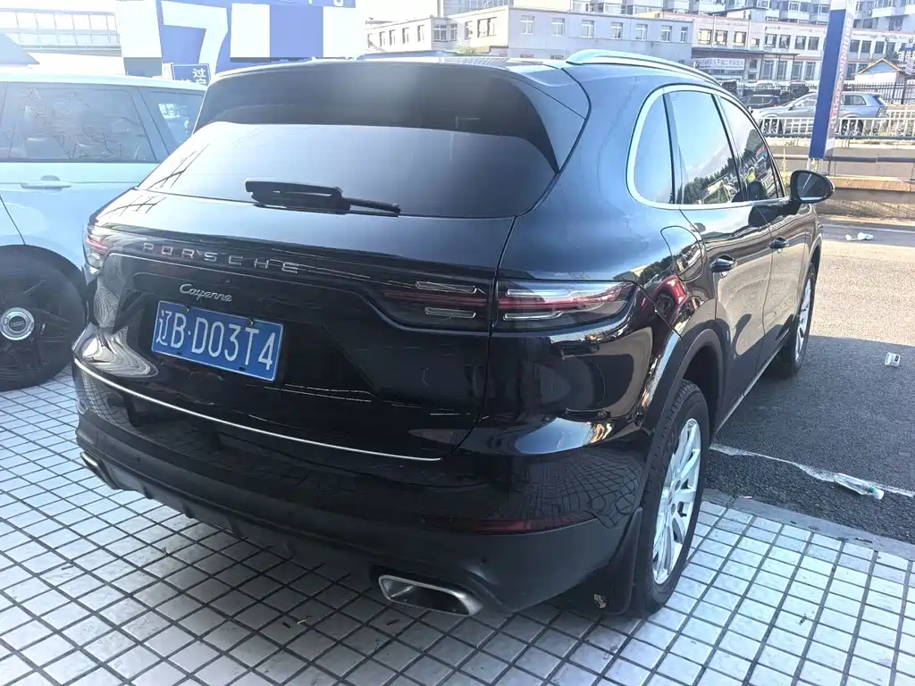 Porsche Cayenne — миниатюра 3