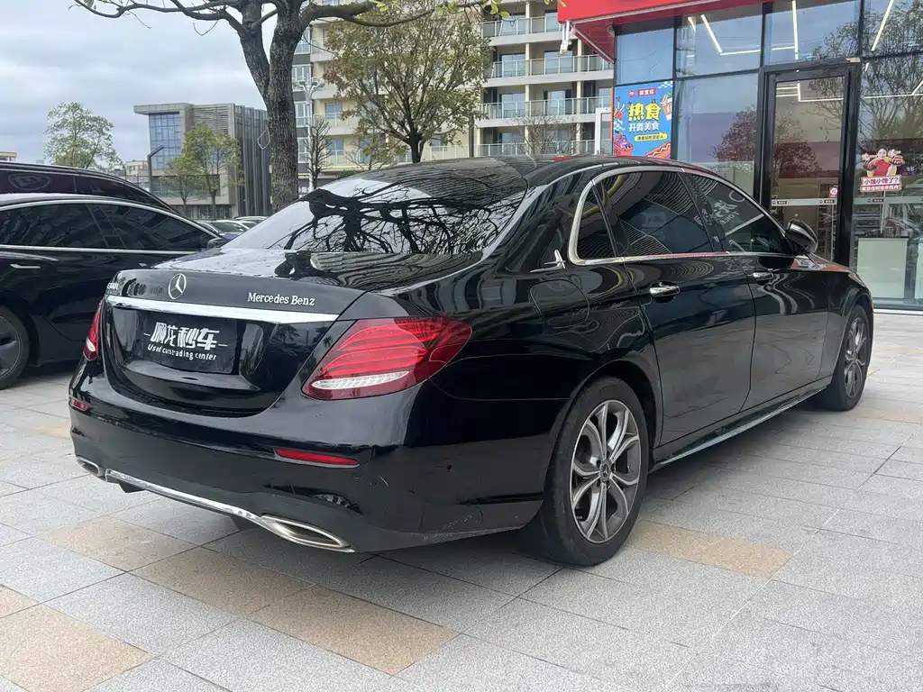 MERCEDES-BENZ E CLASS