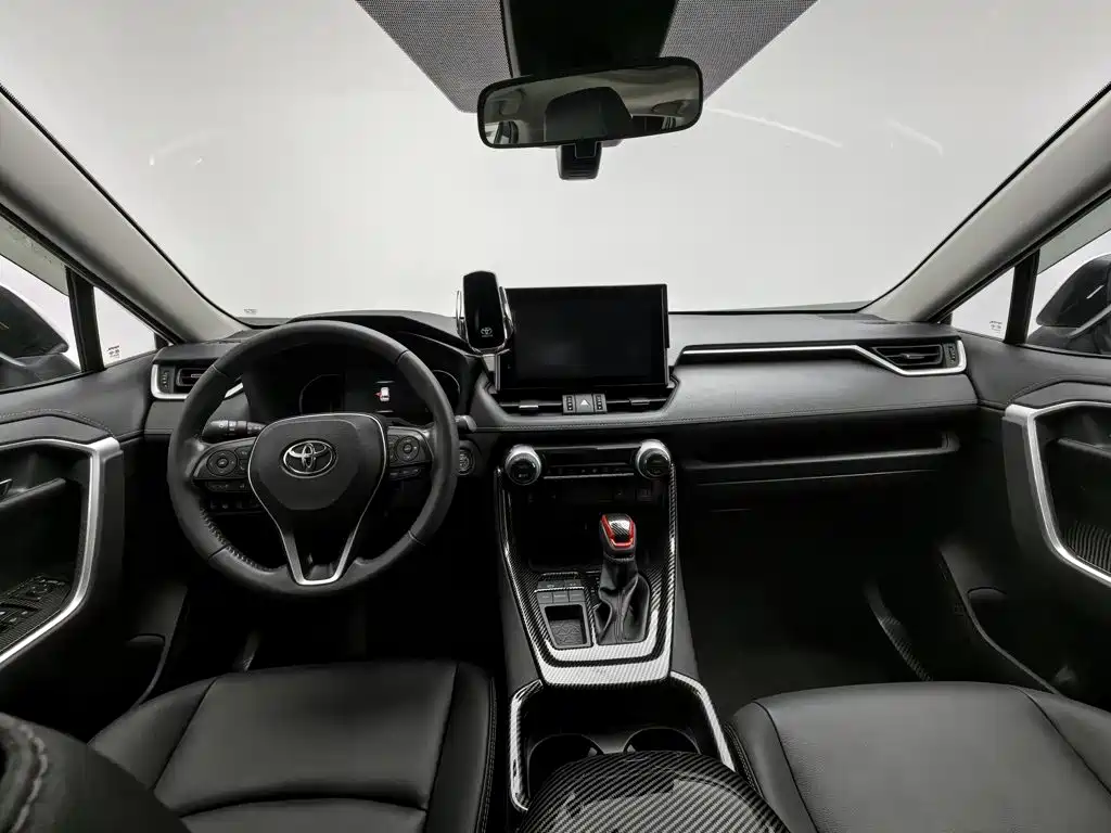 Toyota RAV4 — миниатюра 5