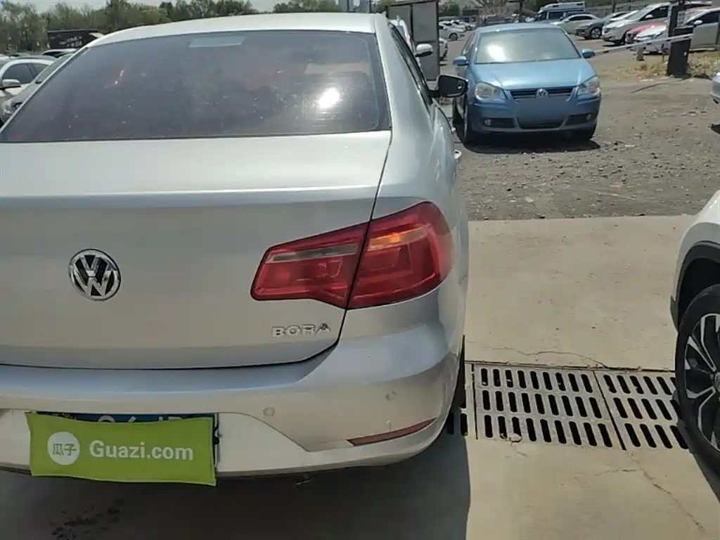 Volkswagen Bora 2014 1.6L AT Comfort
