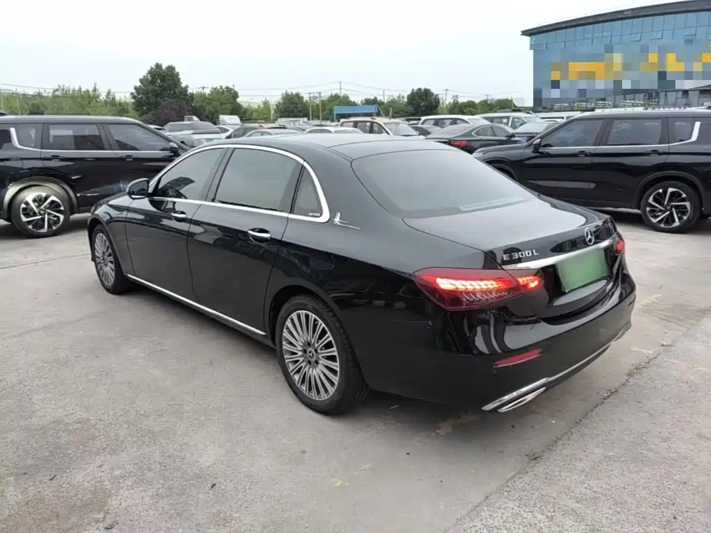 Mercedes-Benz E-Class — миниатюра 5
