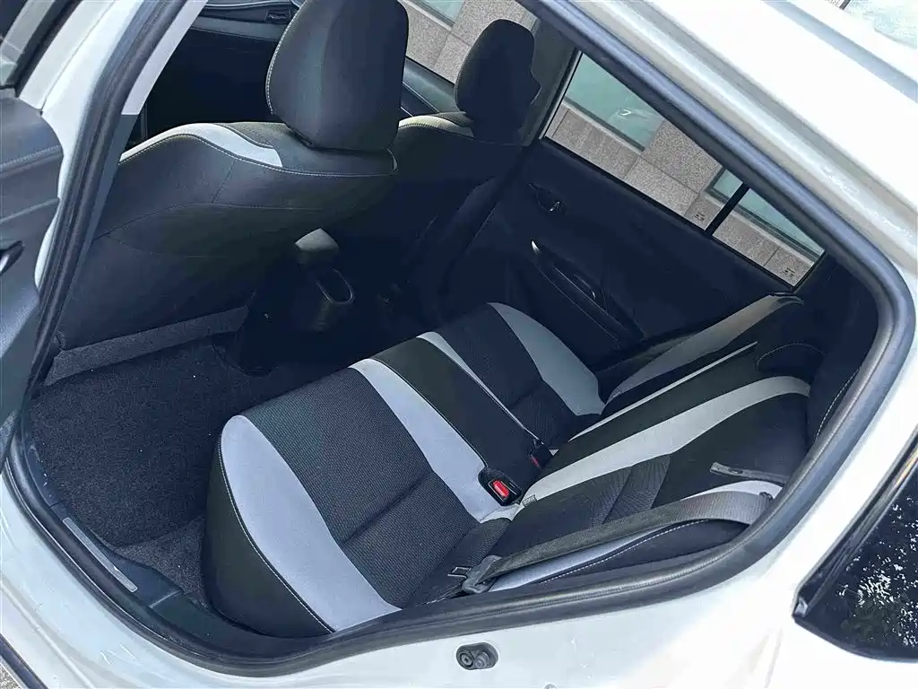 Toyota Yaris L — миниатюра 6