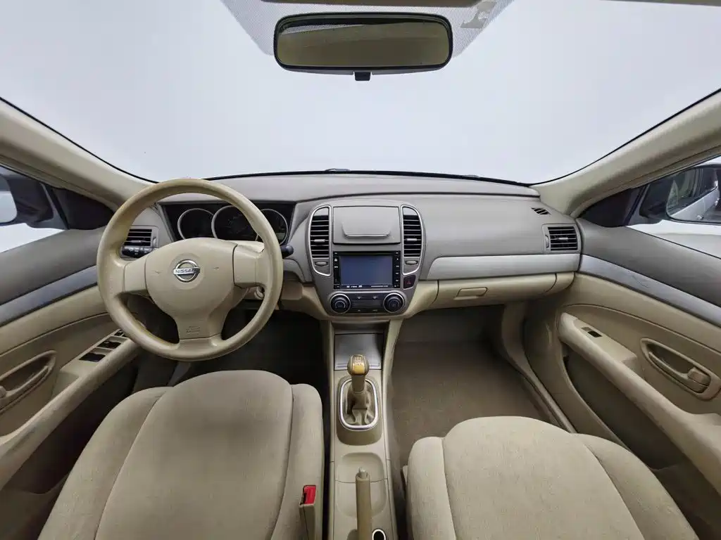 Nissan Sylphy 2012 1.6XE MT Comfort