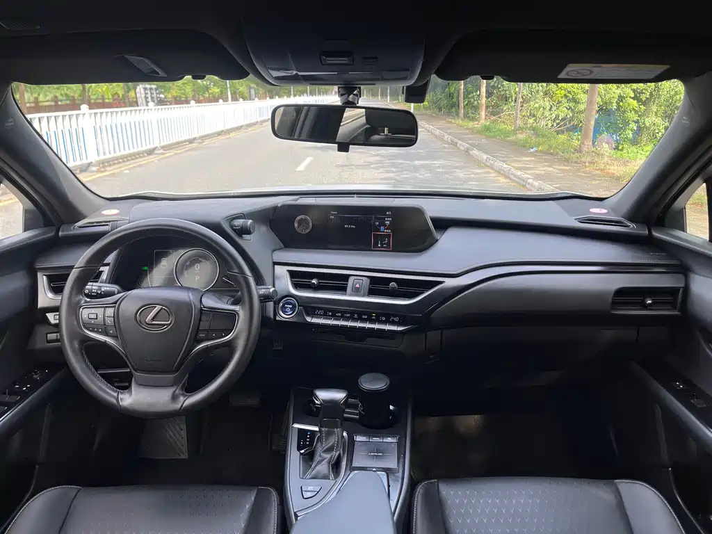 Lexus UX — миниатюра 17