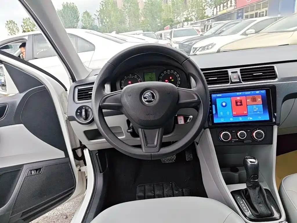 Skoda Rapid — миниатюра 11